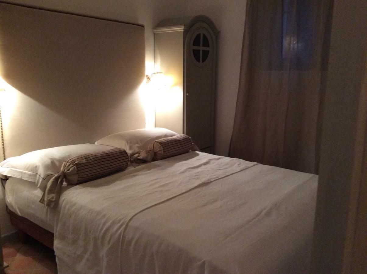 Le Mas Amore Bed & Breakfast Gassin Exterior photo